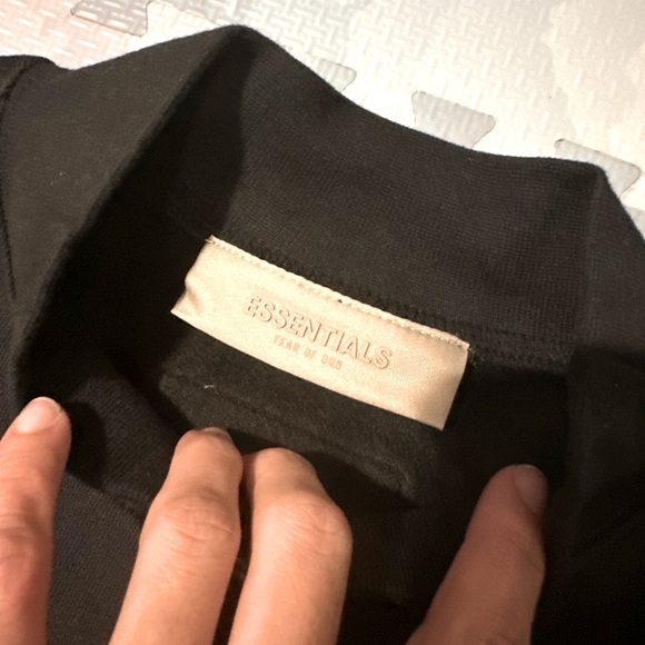 Fear of God ESSENTIALS Relaxed Crewneck Stretch Limo - NWT/NIB (M) Men’s - Picture 4 of 7